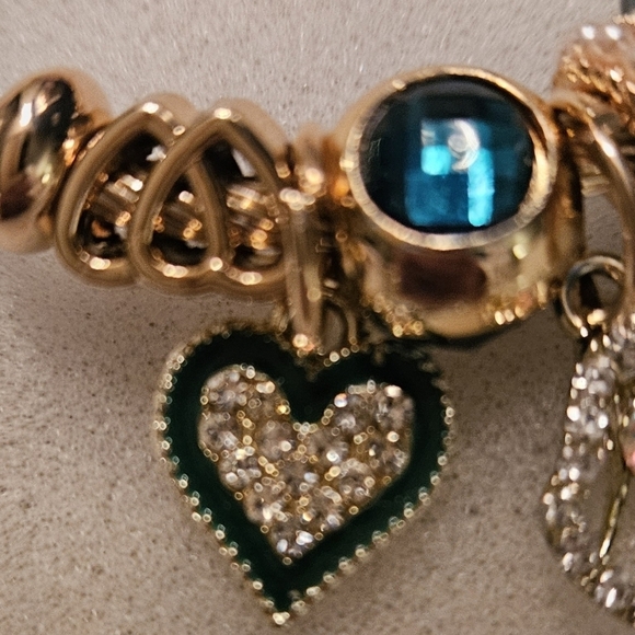 Elegant Gold and Green Charm Bracelet - Picture 4 of 5